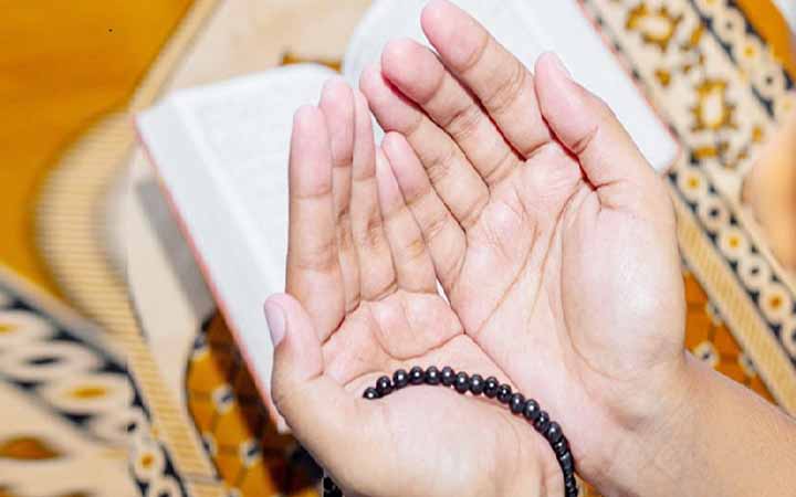 আল্লাহর প্রশংসামূলক বিশেষ কিছু জিকির ও দোয়া